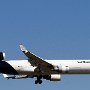 Lufthansa Cargo - McDonnell Douglas MD-11F - D-ALCD<br />FRA - Aussichtspunkt "Startbahn West" - 21.7.2020 - 10:06<br /><br />Ich knipse heute nicht mehr alle LH's, sondern nur noch das eine oder andere evtl. Highlight, was aber nicht kam, obwohl die anderen Spotter leuchtende Augen bei dieser MD11 bekamen....