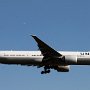 United Airlines - Boeing 777-322(ER) - N2140U<br />FRA - Aussichtspunkt "Startbahn West" - 21.7.2020 - 08:46