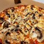 21.7.2020 - 17:06<br />Abendessen - eine Pizza Funghi von der Food Station in Raunheim, in der Nähe des Hotels. Abends dann "nichts mehr" gemacht....